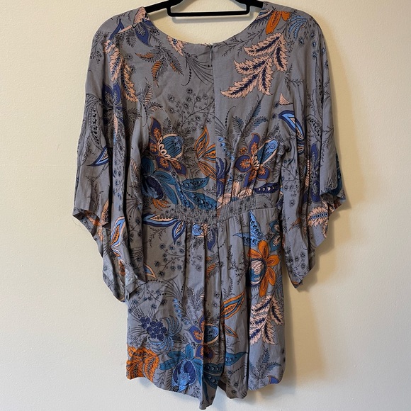 LovPosh Paisley Romper - Picture 2 of 5